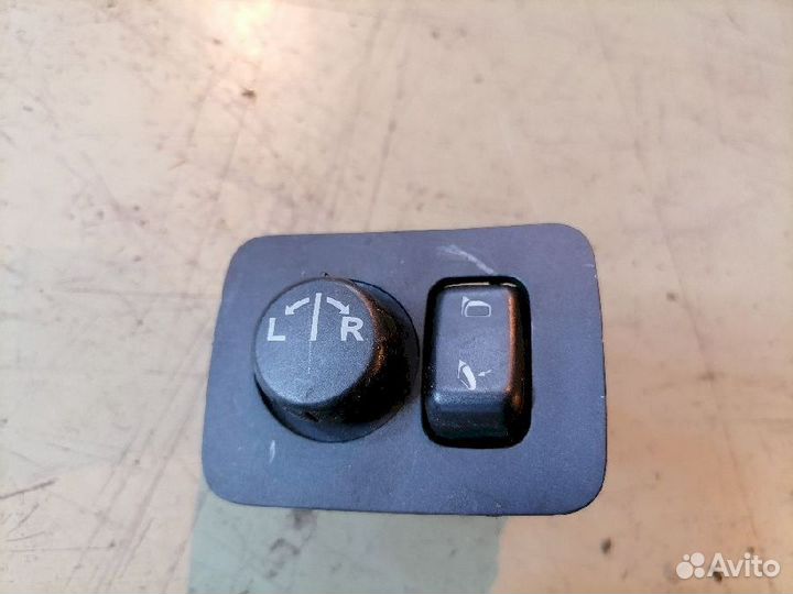 Кнопка регулировки зеркал Nissan Elgrand E51
