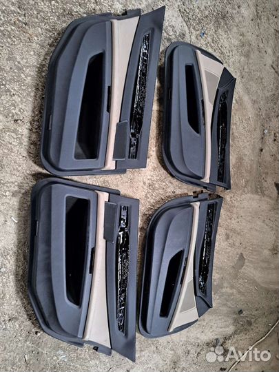 Обшивка двери на BMW F01