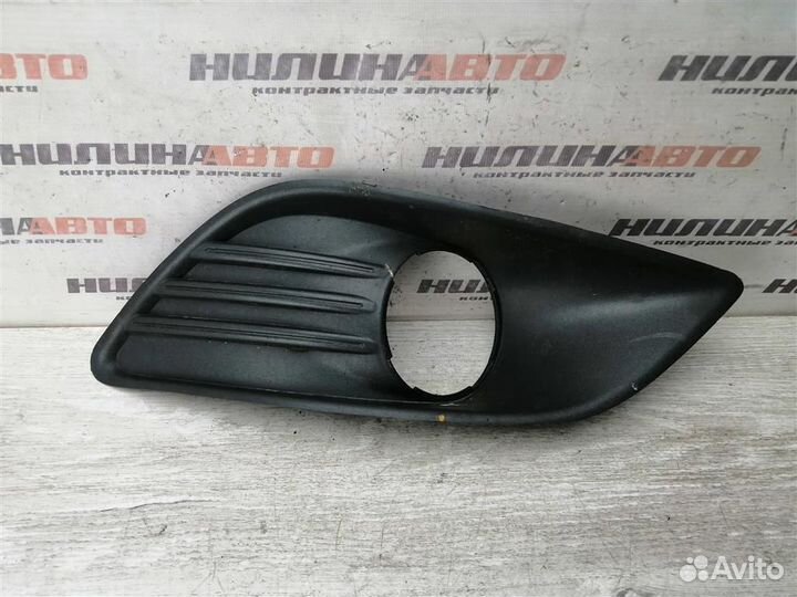 Решетка противотуманной фары правая Форд Фокус 2