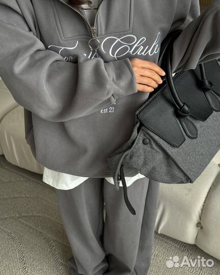 Спортивный костюм женский