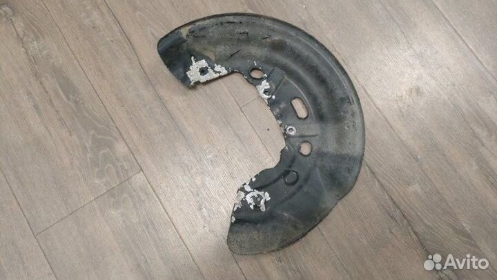 Пыльник тормозного диска передний левый Audi A8 D3