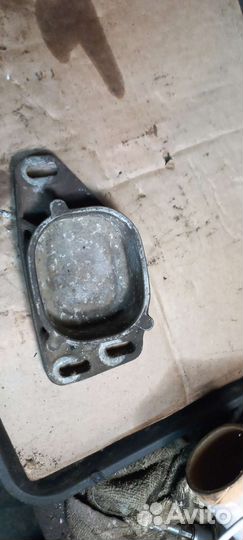 Опора двигатель на volkswagen passat b5 plus