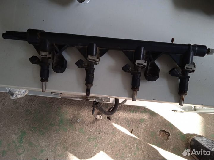 Топливная рейка форсунки Пежо, Ситроен V7575646