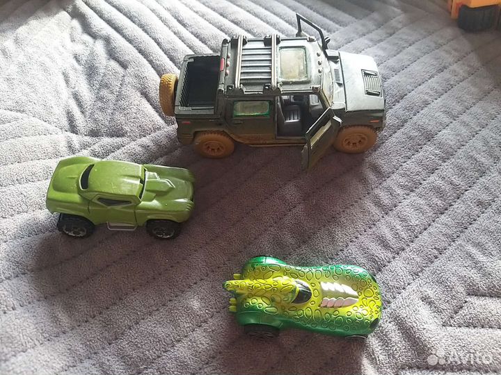 Пакетом игрушки для мальчика