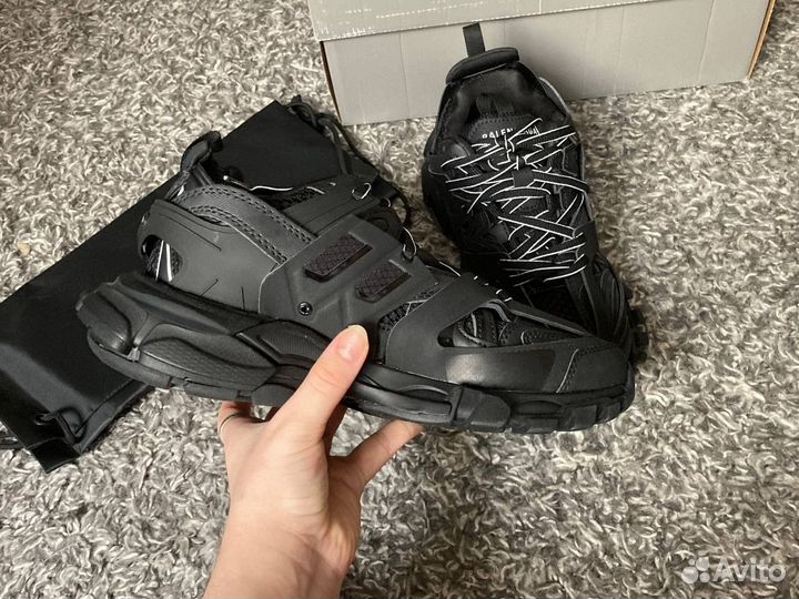 Balenciaga track 1 black