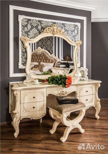 Туалетный столик + зеркало новый