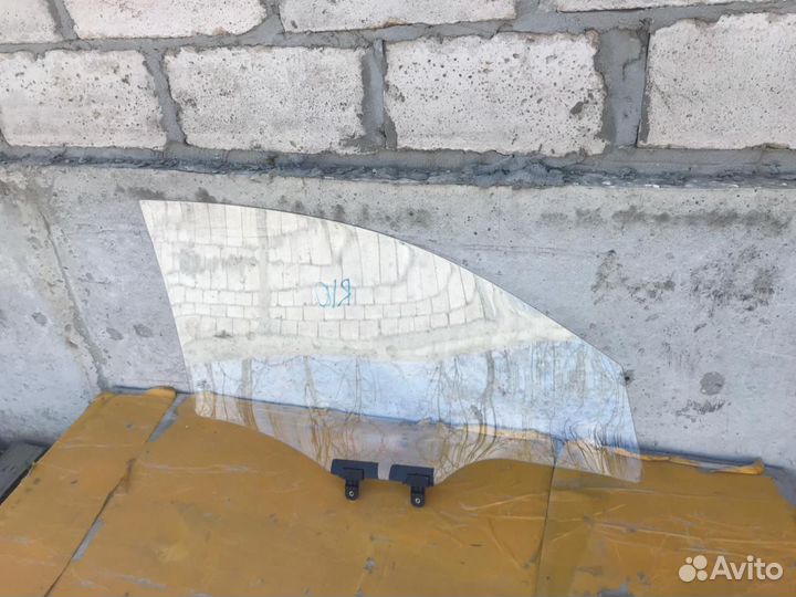Кия Рио. 4 стекло правой двери передней