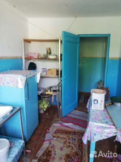 Шкаф, столы бесплатно