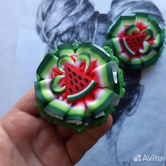 Бант заколка ягода