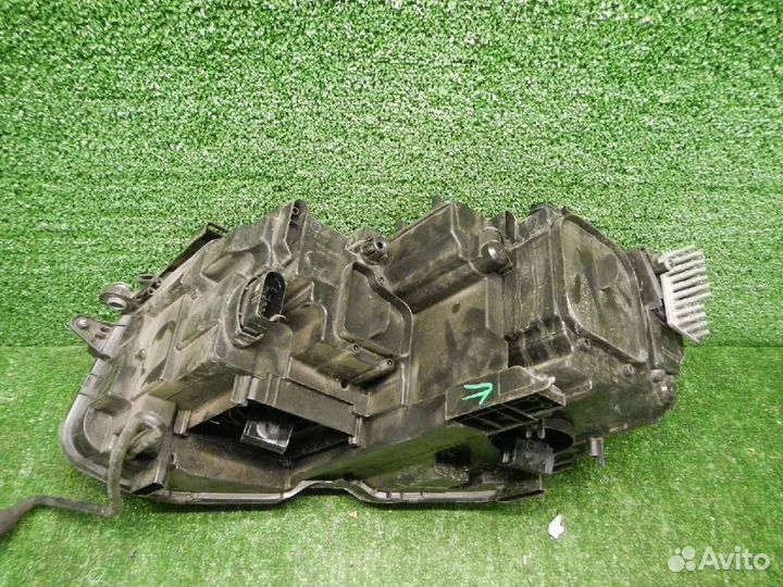 Фара правая Volkswagen Tiguan