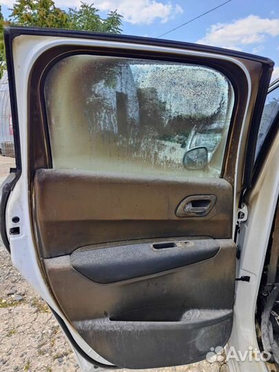 Peugeot 3008 дверь задняя левая