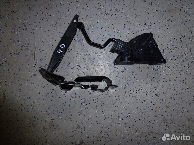 Honda Civic 4D 8 педаль газа 1.8L