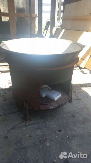 Казан с тележкой и казан с очаг железный