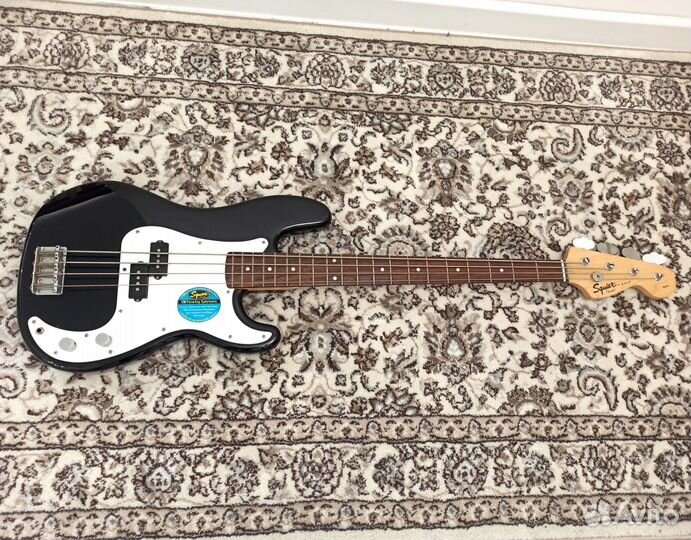 Fender squier bass black