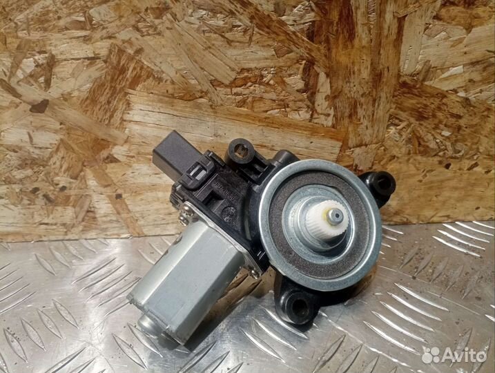 Мотор стеклоподъёмника задний правый Mazda 3 BM