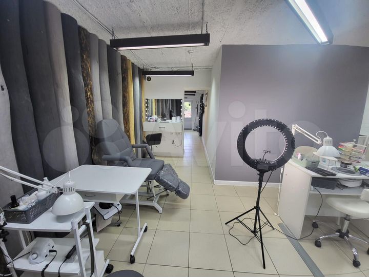 Торговая площадь на фасад, 56.4 м²