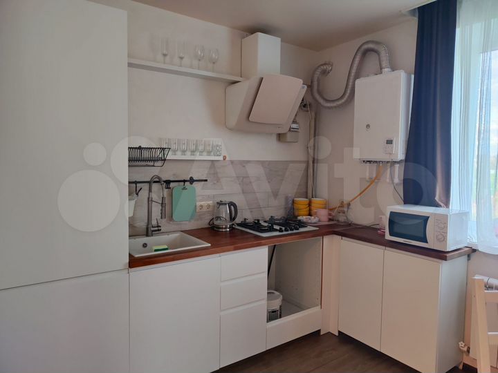 2-к. квартира, 40 м², 3/3 эт.