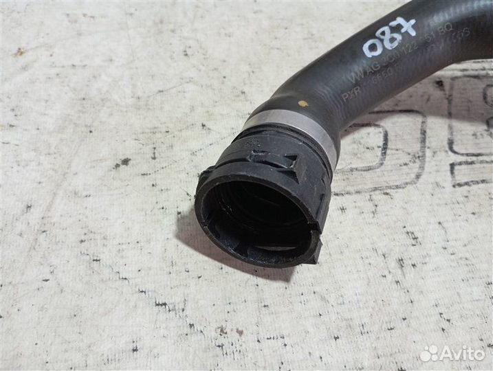 Патрубок системы охлаждения Volkswagen Passat B6