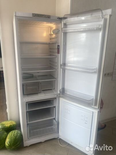 Холодильник hotpoint ariston бу