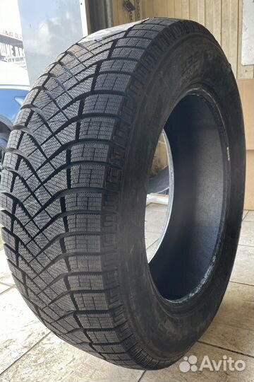Pirelli Ice Zero FR 225/55 R18