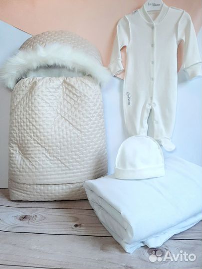 Комплект на выписку 4 предмета зима новый