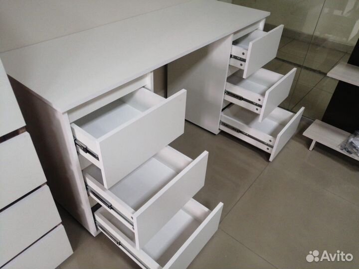 Письменный стол