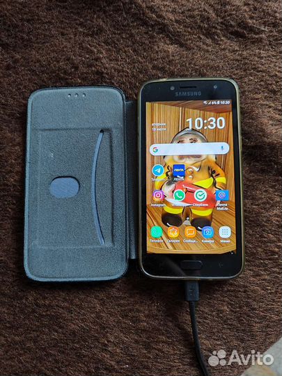 Телефон Samsung Galaxy J2