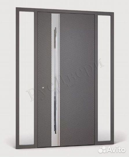 Широкая уличная дверь со стеклами в дом