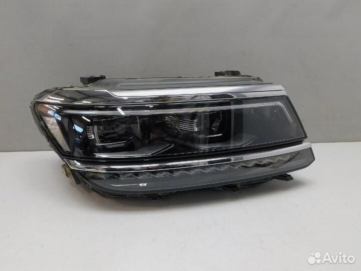 Фара правая Volkswagen Tiguan