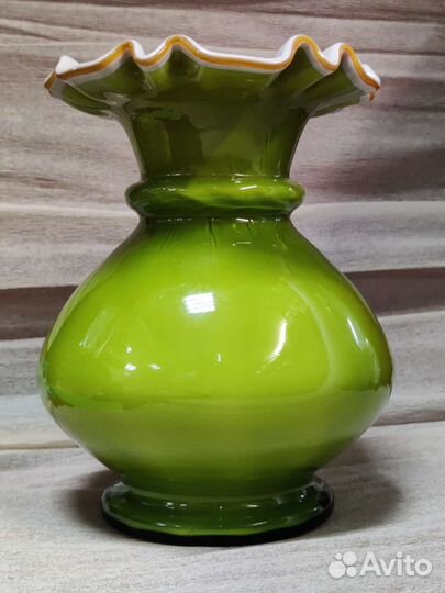 Красивая винтажная ваза