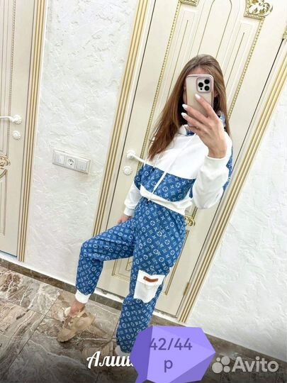 Спортивный костюм женский