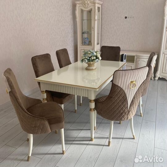 Кухонный стол и стулья