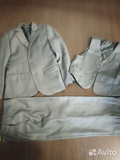 Костюм на мальчика новый 122