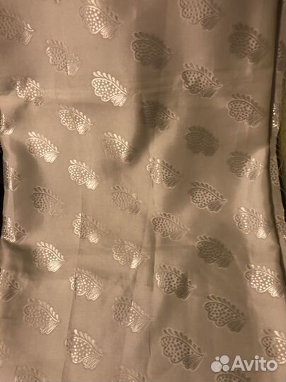 Белая ткань шелковая