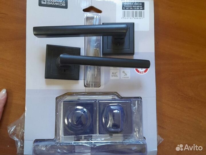 Комплект дверных ручек