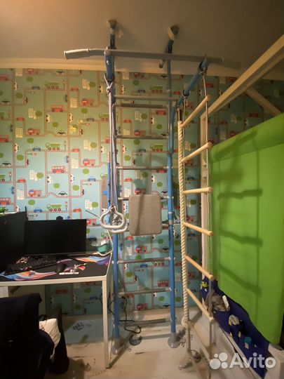 Шведская стенка с турником и брусьями