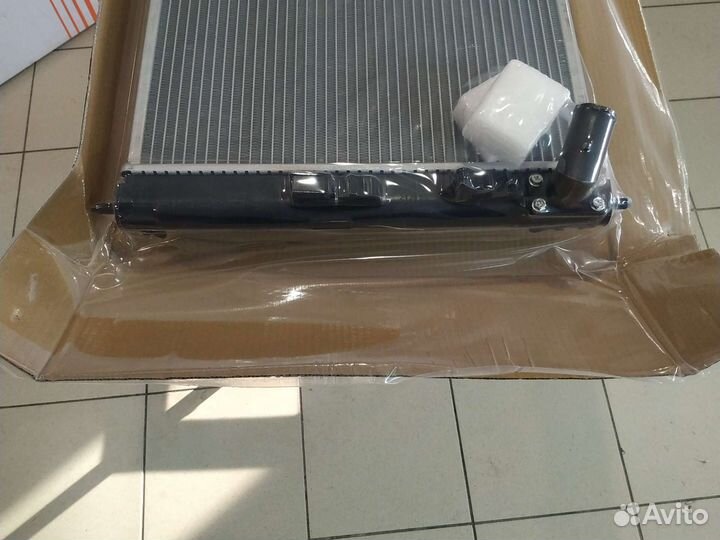 Радиатор охлаждения Mitsubishi Outlander