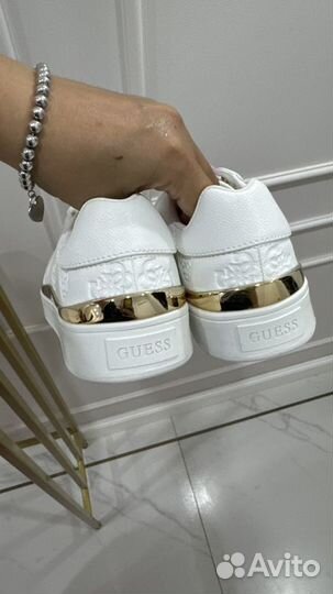 Кроссовки и кеды женские guess