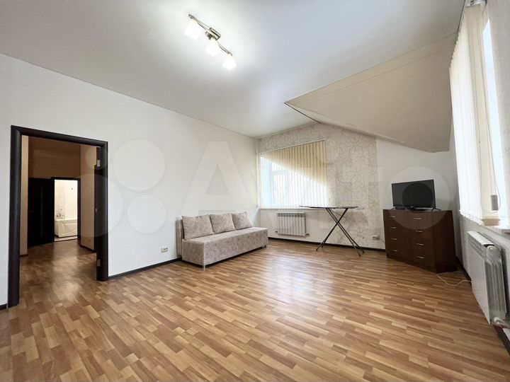 2-к. квартира, 64 м², 4/4 эт.