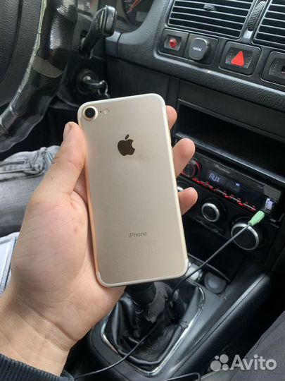 Телефон iPhone 7