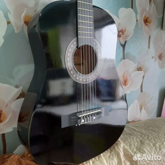 Гитара чёрная