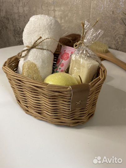 Корзина с подарками