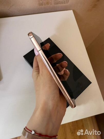 Samsung Galaxy S22, 8/256 ГБ