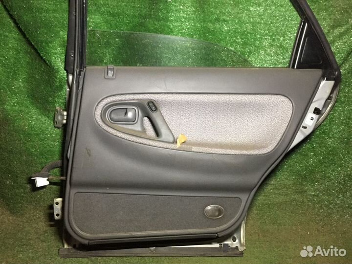 Дверь задняя правая Mazda Cronos GE8P Пустая