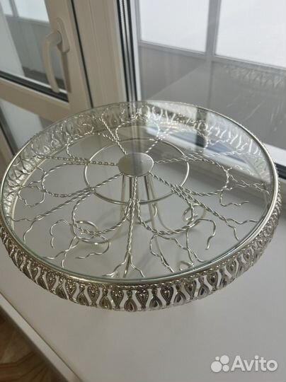 Тортница на ножке