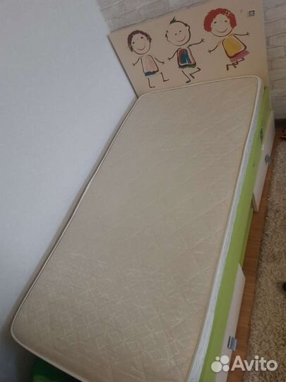 Детская кровать с матрасом