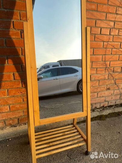 Зеркало напольное. Зеркало для шоурума