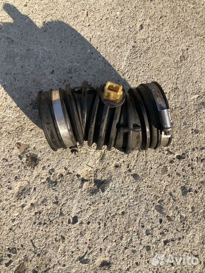 Патрубок воздушного фильтра Renault Laguna 1