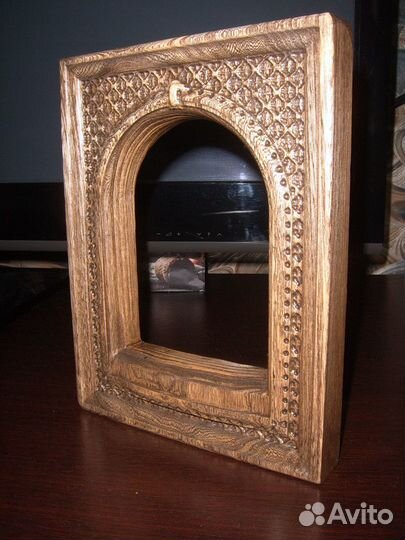 Рама для зеркала из ясеня резная