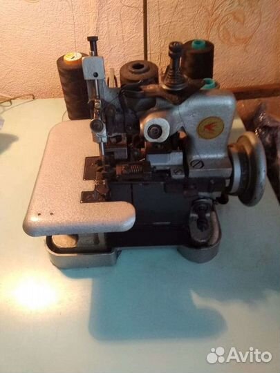 Оверлок, швейная машина, вязальная машина